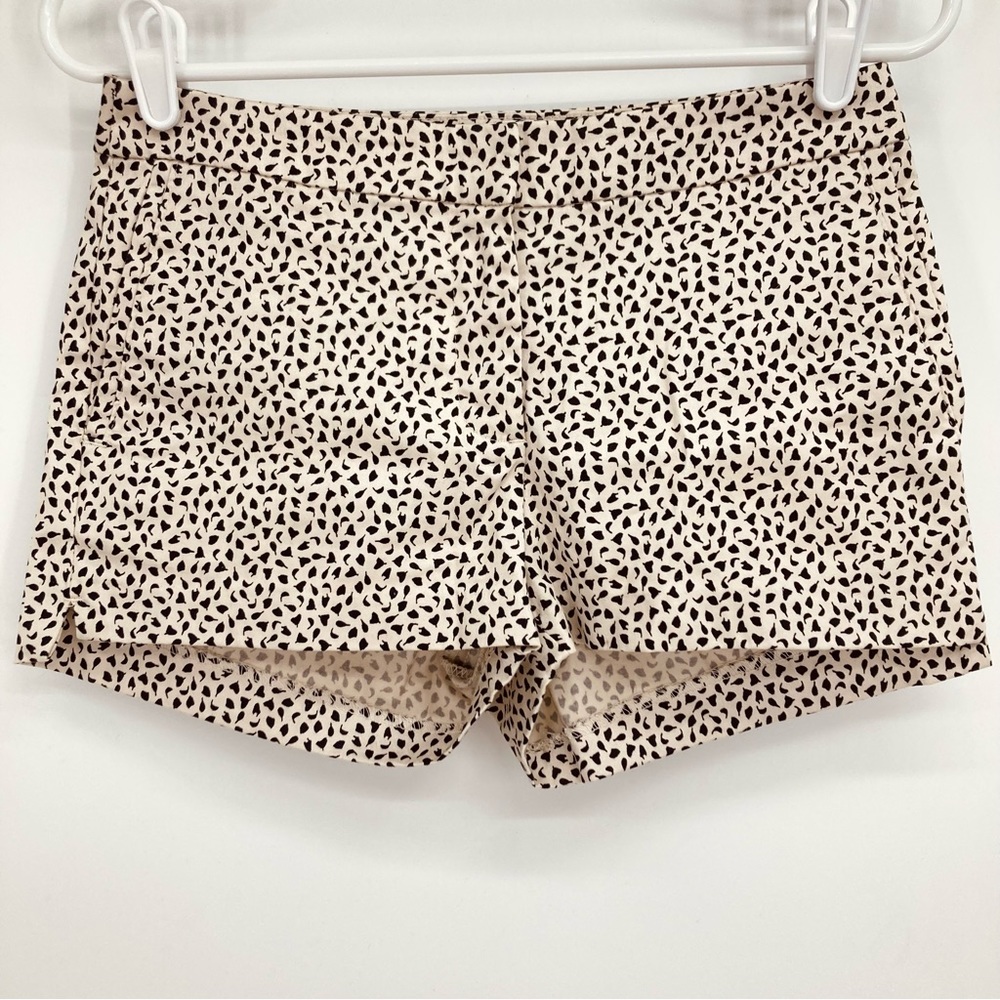 ❤️‍🔥 (5/20) H&M Women's Feather Print Shorts Size 4